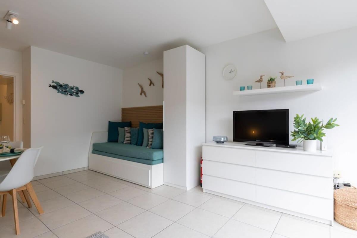 'Blue Sea' - Studio In Ostend With Private Parking Appartement Buitenkant foto