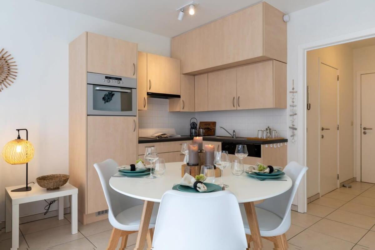 'Blue Sea' - Studio In Ostend With Private Parking Appartement Buitenkant foto